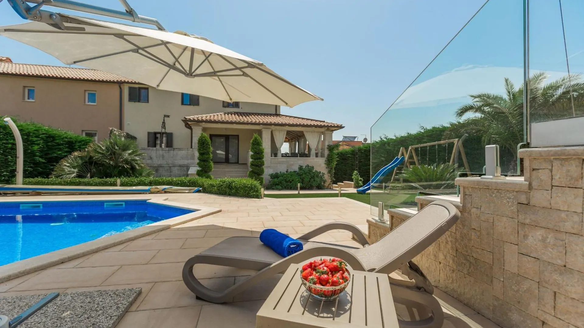 Villa Anabel Bei Porec Mit Pool, Jacuzzi Und Sauna Kastelir