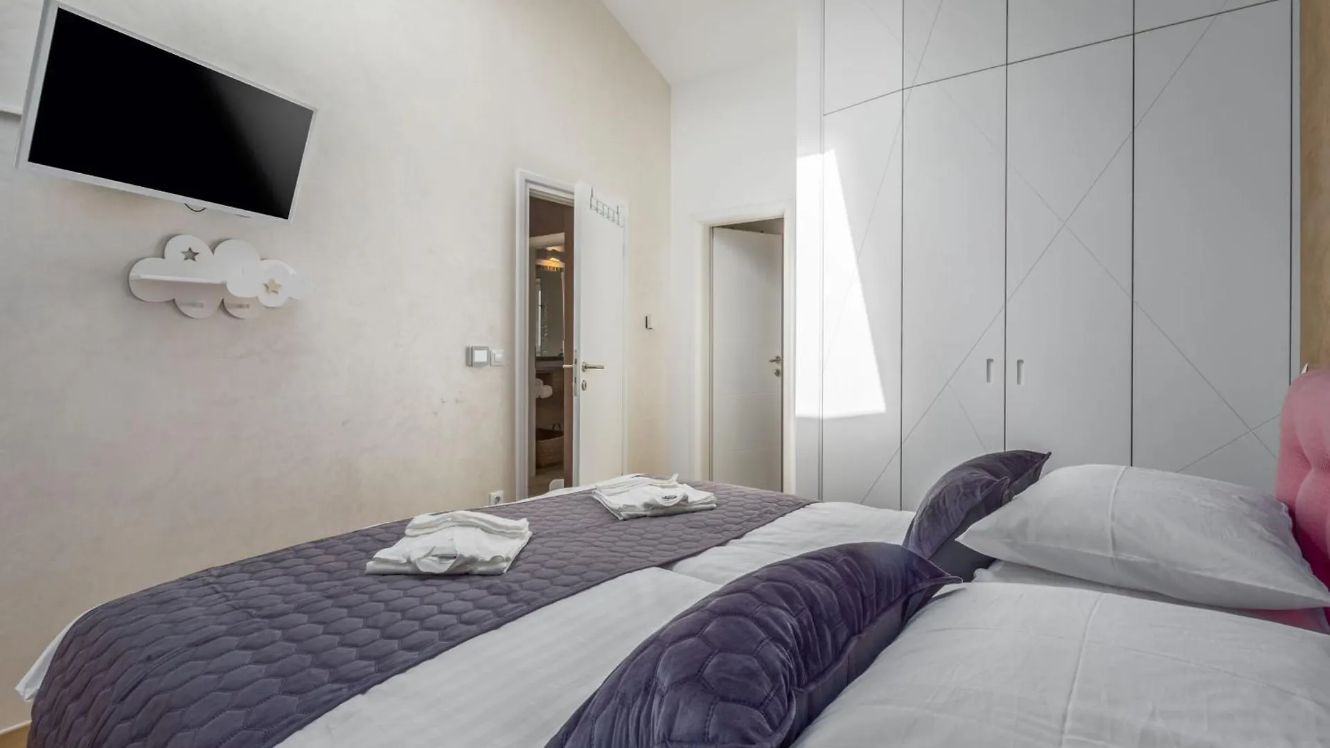 Villa Anabel Bei Porec Mit Pool, Jacuzzi Und Sauna Kastelir