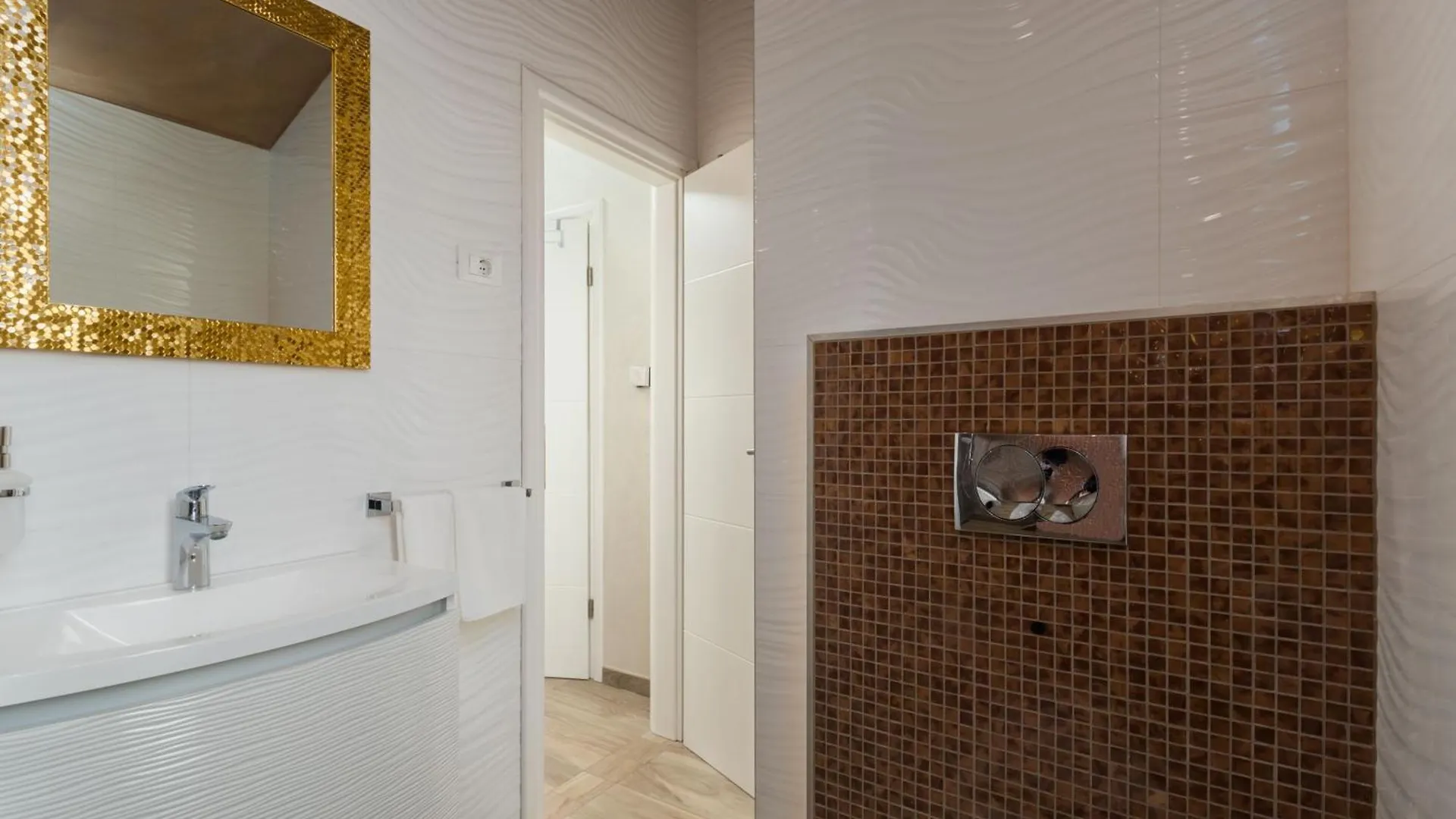 Villa Anabel Bei Porec Mit Pool, Jacuzzi Und Sauna Kastelir